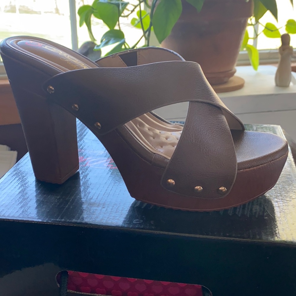 DbDk sandal